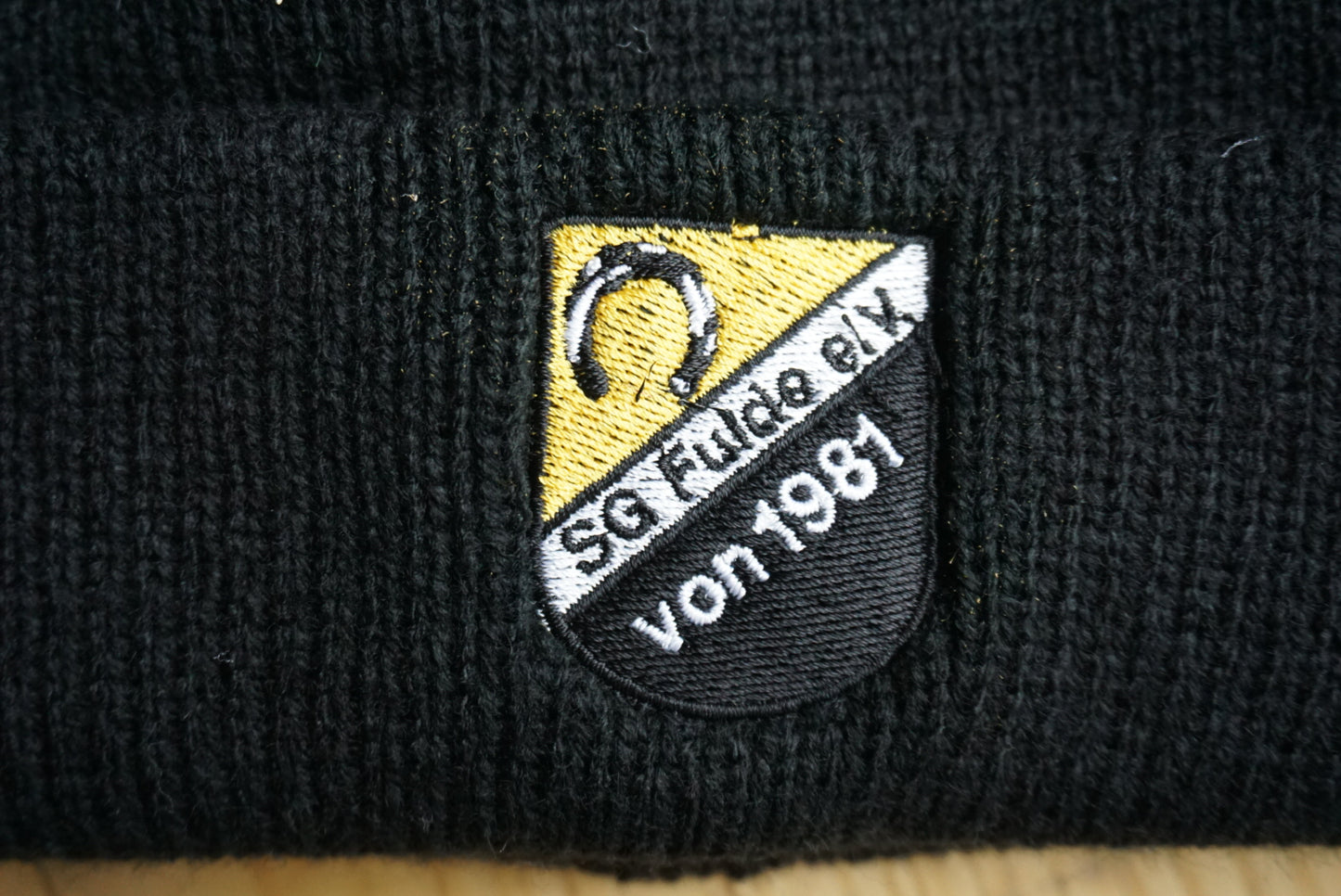 SG Fulde Junior Bio Baumwoll Bommel-Beanie mit gesticktem Logo