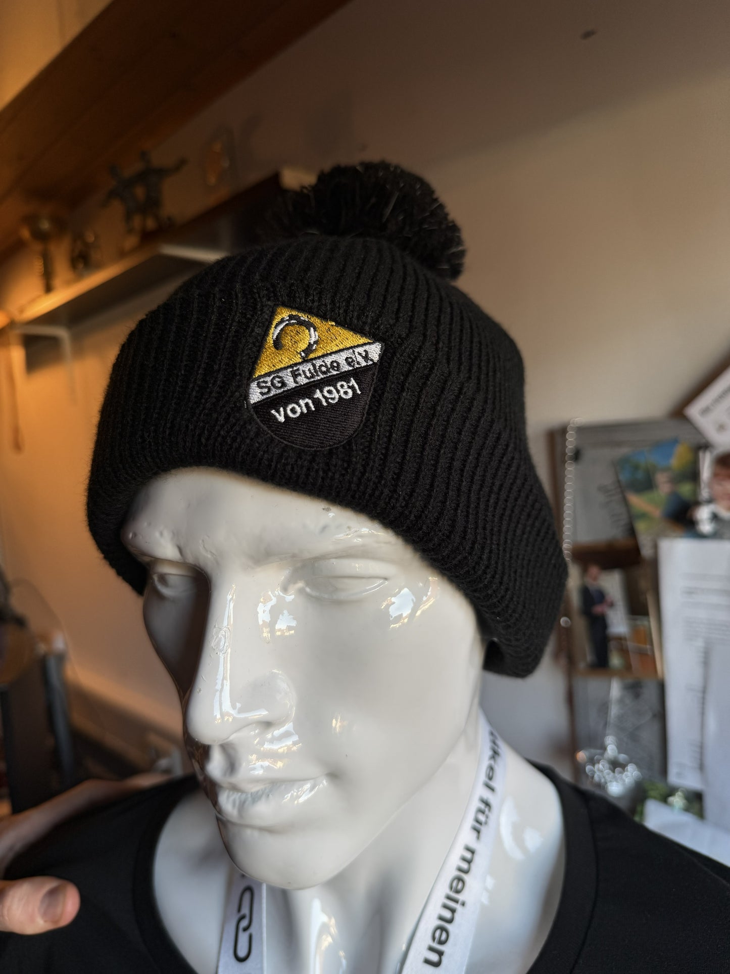 SG Fulde Junior Bio Baumwoll Bommel-Beanie mit gesticktem Logo